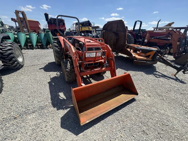 Image of Kubota L2900 equipment image 2
