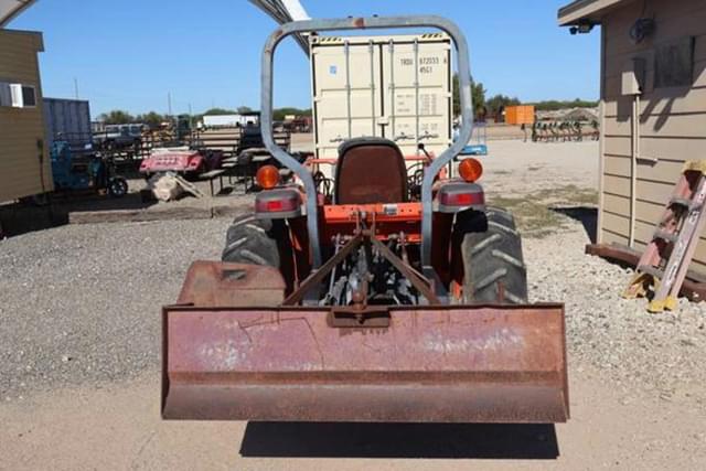 Image of Kubota L2900 equipment image 3