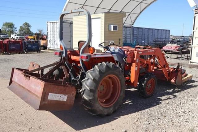 Image of Kubota L2900 equipment image 2