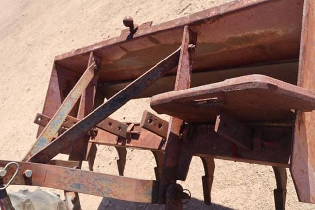 Image of Kubota L2900 equipment image 4