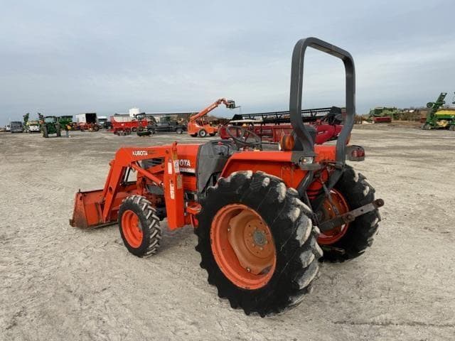 Image of Kubota L2900 equipment image 2