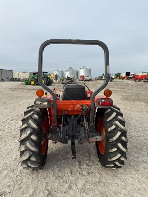 Image of Kubota L2900 equipment image 3