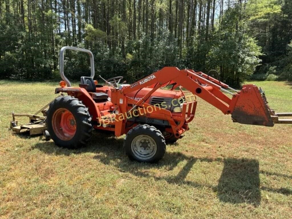 Kubota L2900 Equipment Image0