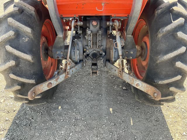 Image of Kubota L2900 equipment image 4