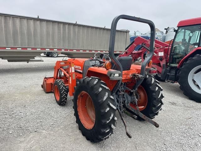 Image of Kubota L2900 equipment image 2