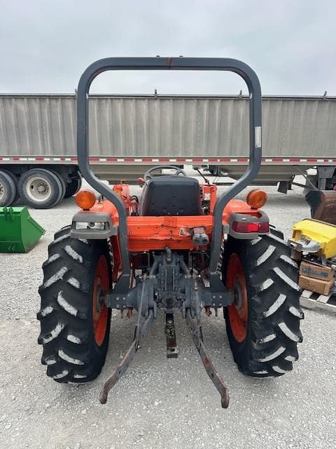 Image of Kubota L2900 equipment image 3