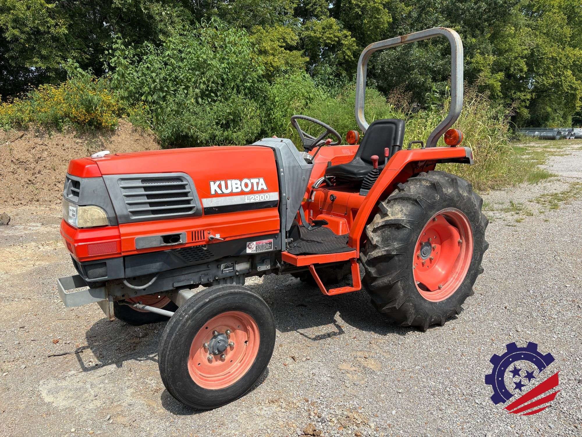 Kubota L2900 Equipment Image0
