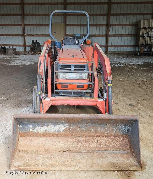 Image of Kubota L2900 equipment image 1