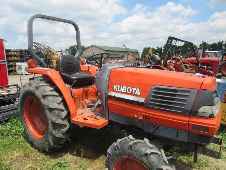 Kubota L2900 Equipment Image0