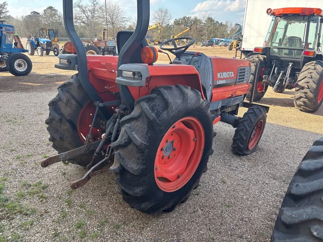 Image of Kubota L2900DT equipment image 2