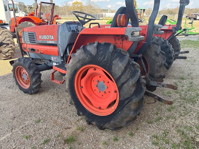 Image of Kubota L2900DT equipment image 3
