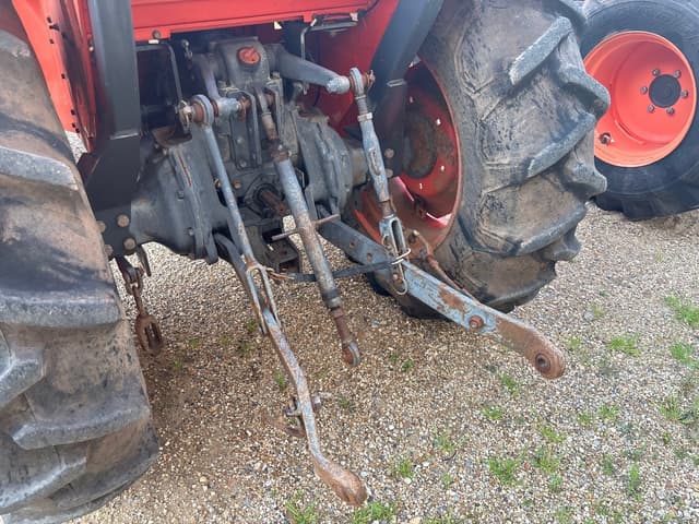 Image of Kubota L2900DT equipment image 4