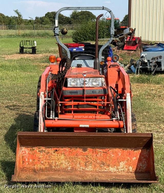 Image of Kubota L3000DT equipment image 1