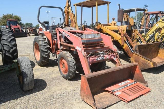 Image of Kubota L3000F equipment image 3