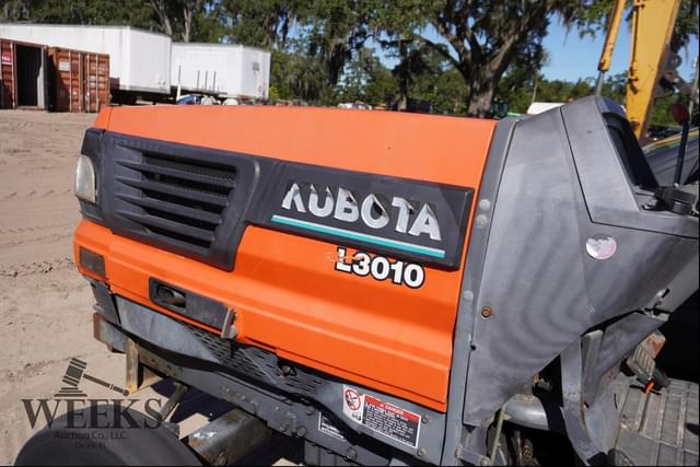 Image of Kubota L3010 equipment image 3