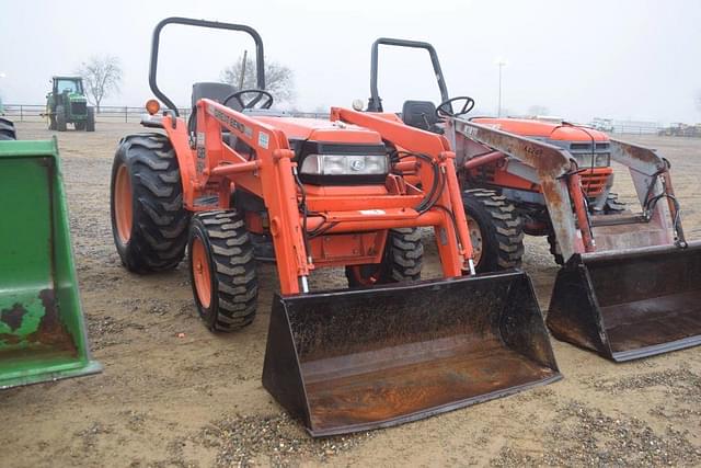 Image of Kubota L3010 equipment image 3