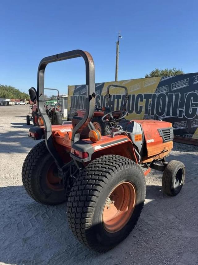 Image of Kubota L3010 equipment image 3