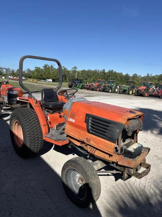 Image of Kubota L3010 equipment image 4