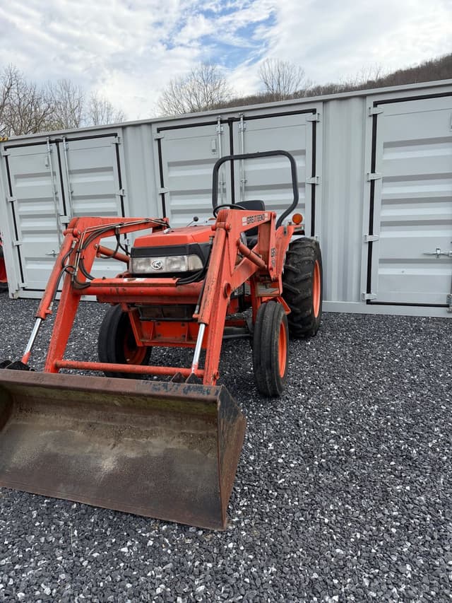 Image of Kubota L3010 equipment image 1