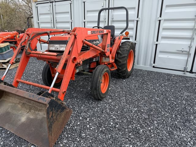 Image of Kubota L3010 equipment image 2