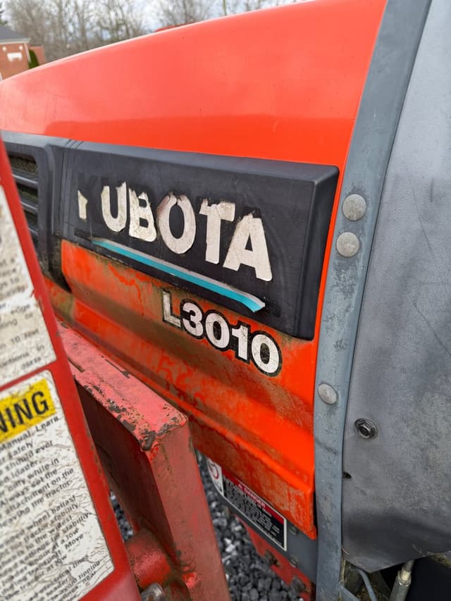 Image of Kubota L3010 equipment image 3