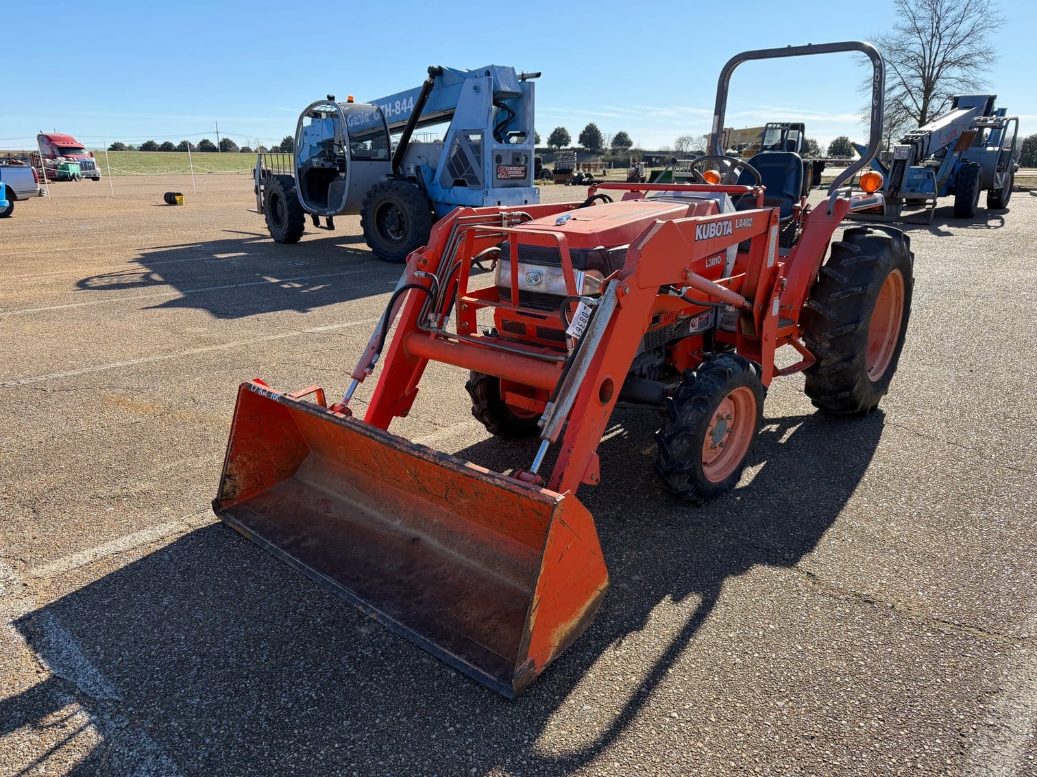 Kubota L3010 Equipment Image0