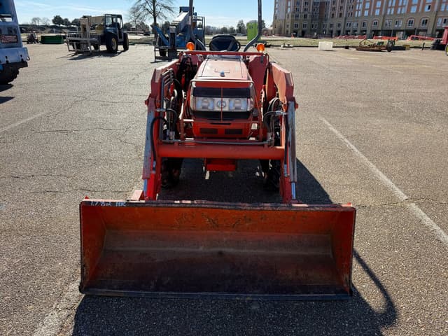 Image of Kubota L3010 equipment image 1