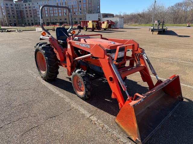 Image of Kubota L3010 equipment image 2