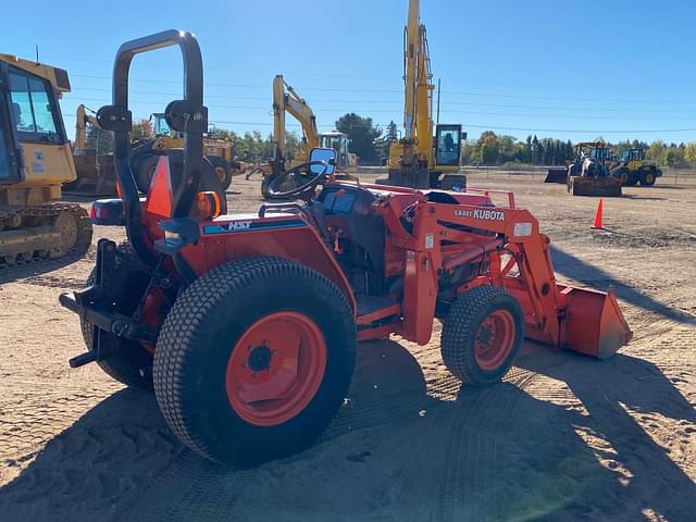 Image of Kubota L3010D equipment image 4