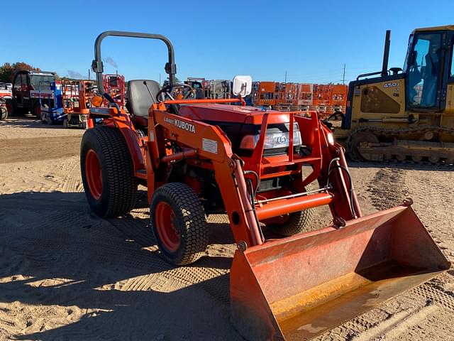 Image of Kubota L3010D equipment image 2