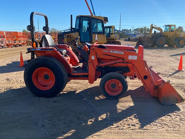 Image of Kubota L3010D equipment image 3