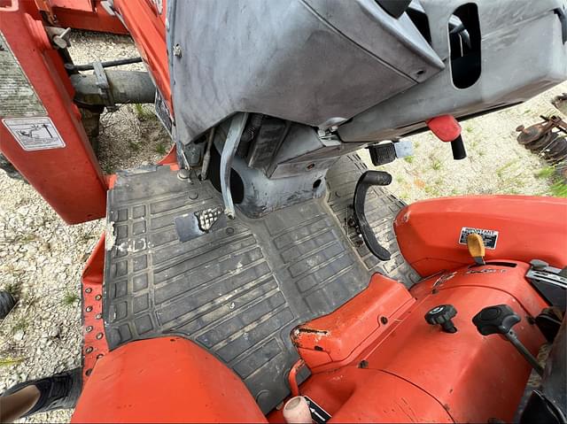 Image of Kubota L3010D equipment image 4