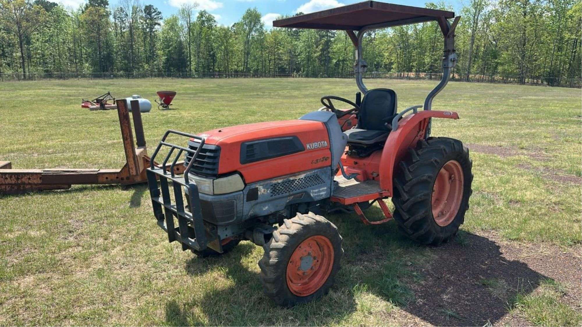 Kubota L3130 Equipment Image0