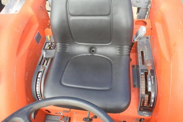 Image of Kubota L3130D equipment image 4