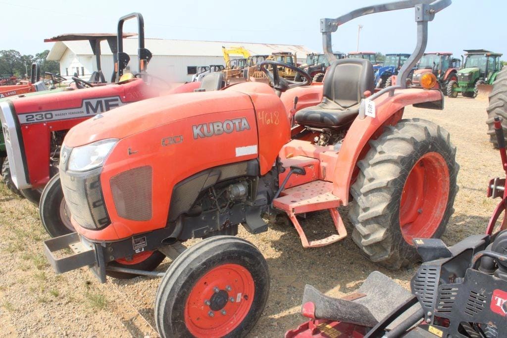 Kubota L3200 Equipment Image0