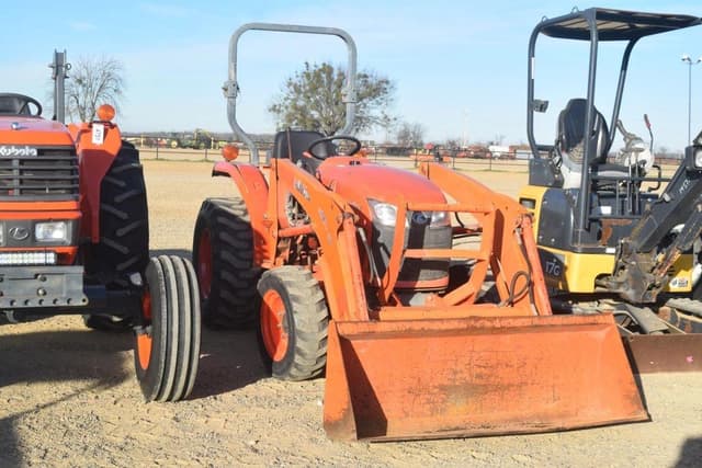 Image of Kubota L3200 equipment image 3