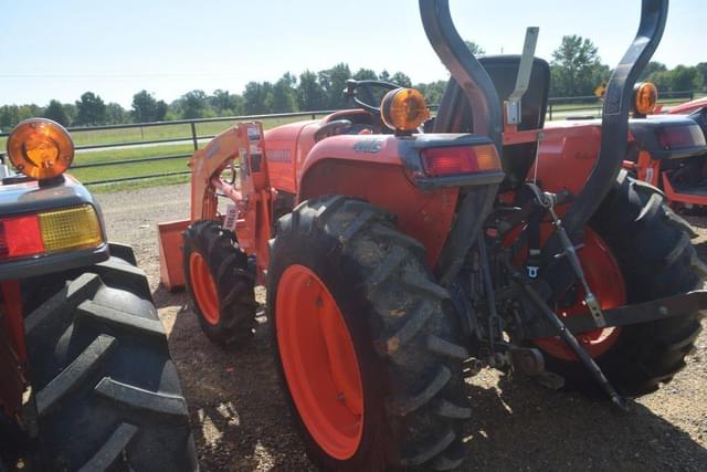 Image of Kubota L3200 equipment image 1