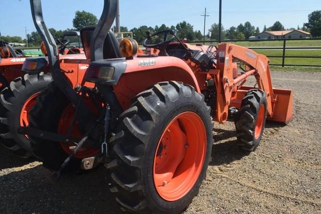 Image of Kubota L3200 equipment image 2