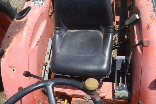 Image of Kubota L3200 equipment image 4