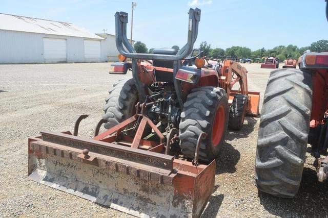 Image of Kubota L3200 equipment image 2