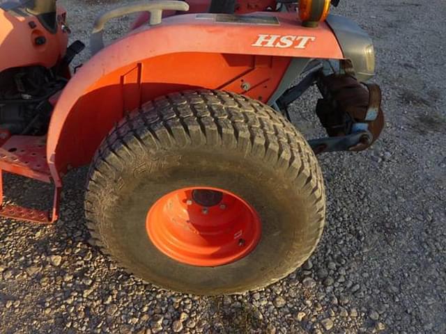 Image of Kubota L3200 equipment image 4