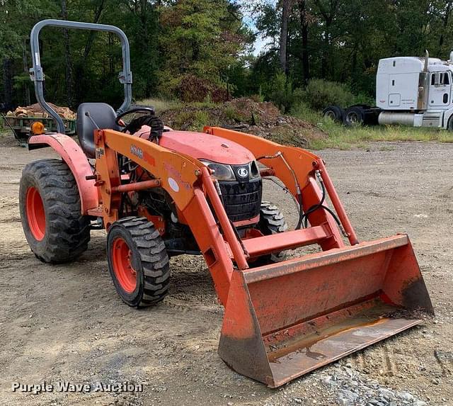 Image of Kubota L3200 equipment image 2