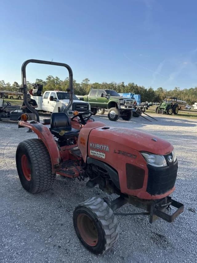 Image of Kubota L3200 equipment image 4