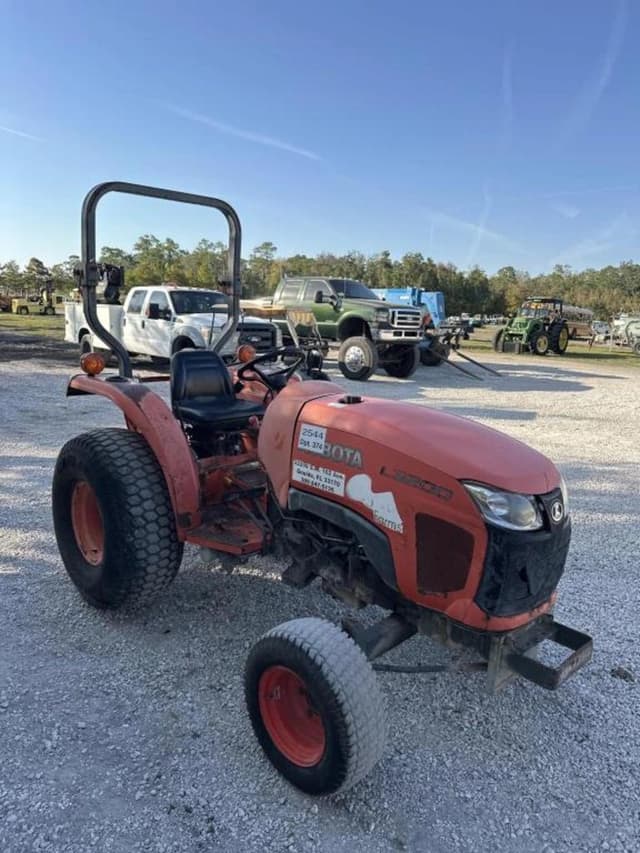 Image of Kubota L3200 equipment image 4