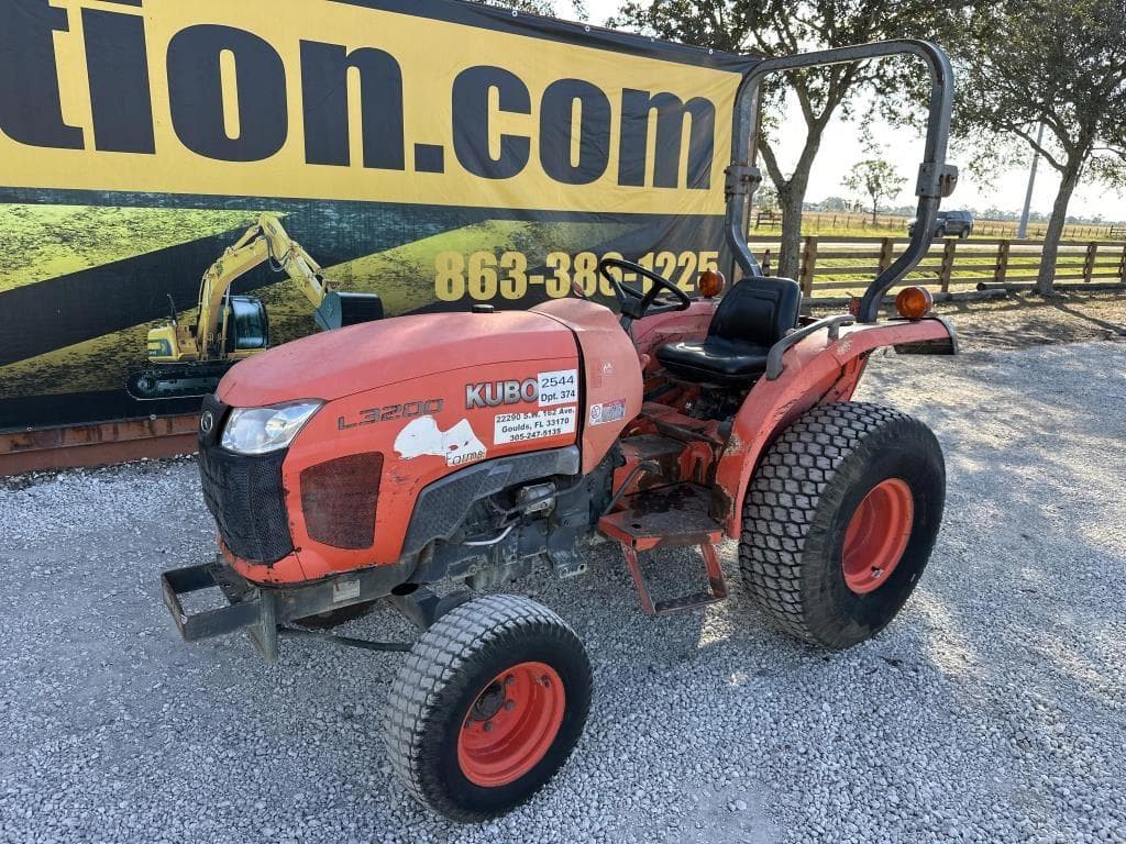 Image of Kubota L3200 Primary image