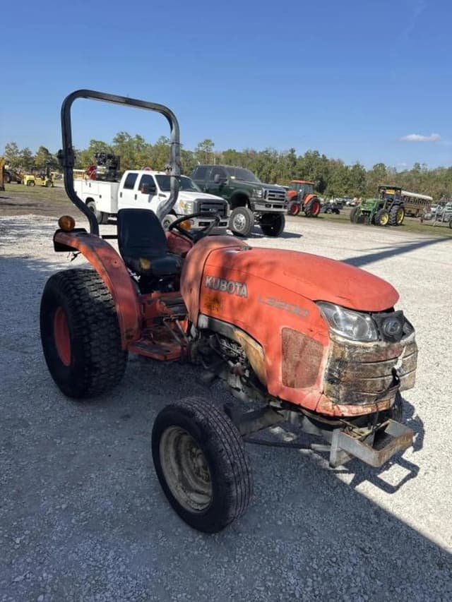 Image of Kubota L3200 equipment image 4