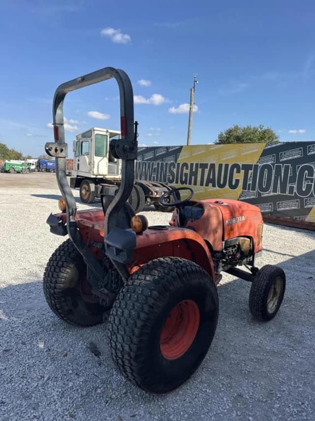 Image of Kubota L3200 equipment image 3
