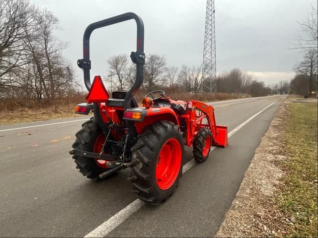 Image of Kubota L3200D equipment image 4