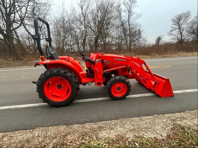 Image of Kubota L3200D equipment image 3