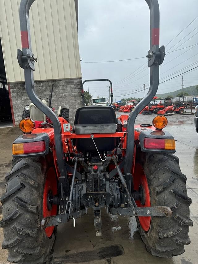 Image of Kubota L3200 equipment image 2